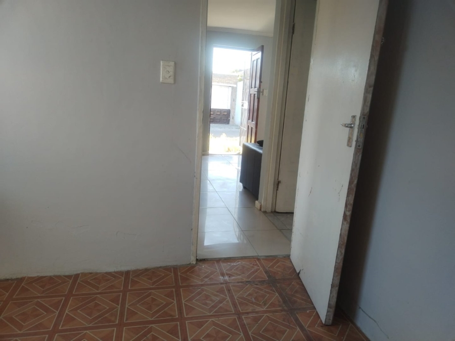 2 Bedroom Property for Sale in Mxolisi Phetani Western Cape